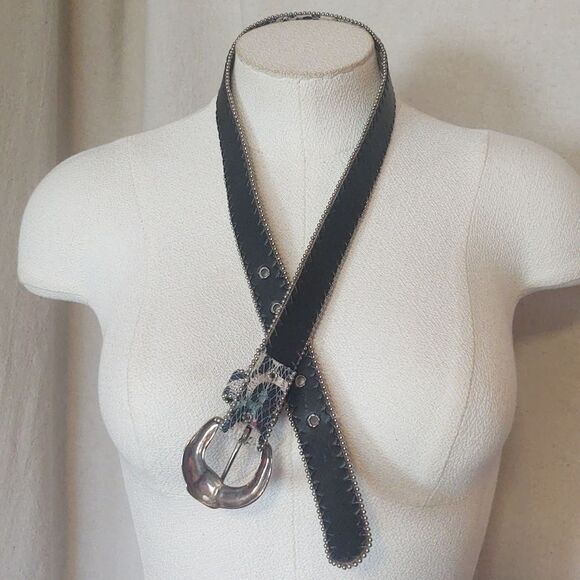 Vintage Floral Lace Belt With Silver Trim and Buckle - Small - Picture 9 of 9